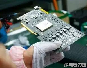 在當前的產(chǎn)業(yè)鏈整合和協(xié)同發(fā)展創(chuàng)新的戰(zhàn)略轉(zhuǎn)型期，PCB高密度化和PCB新功能化和智能化，輕、薄、細、小的發(fā)展帶來的產(chǎn)品散熱、精密布局、封裝設(shè)計等也為上游CCL產(chǎn)業(yè)的創(chuàng)新提出了更為嚴苛的要求。